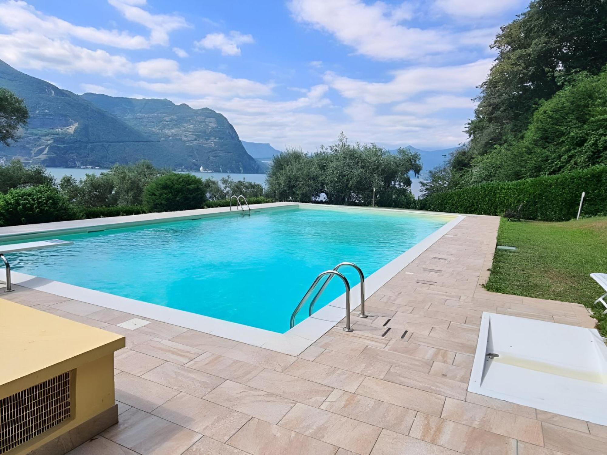 Casa Pg - Appartamento Vista Lago Monte Isola Exteriör bild